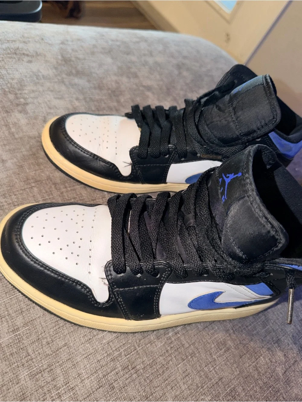Air Jordan 1 Mid‎ Hyper Royal Black White Men’s Size 8